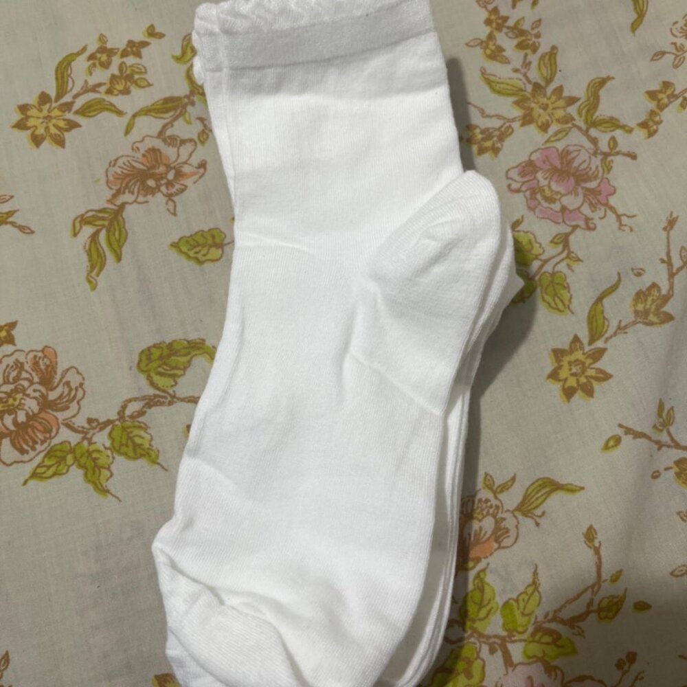 4 pairs of white ruffle socks